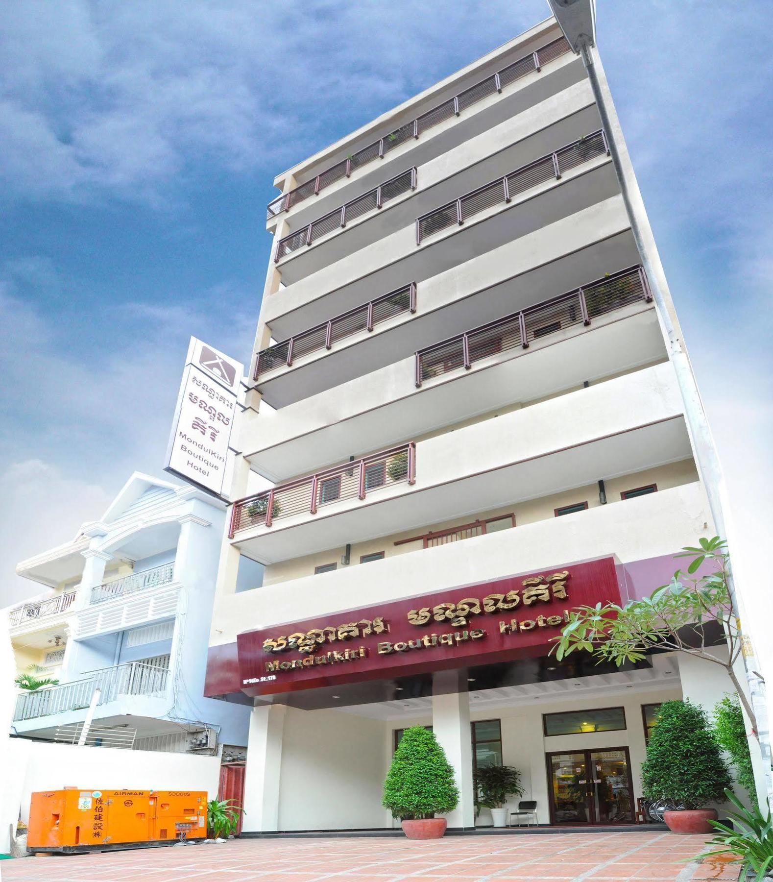 V N E Hotel Phnom Penh Exterior photo